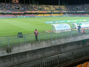 Serie B, beffa al Vigorito: il Benevento sciupa nel recupero, Buso allo scadere regala un punto a Mignani nel giorno del debutto