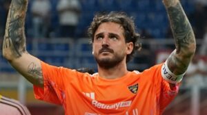 Lecce, ufficiale il rinnovo di Falcone: il capitano fino al 2029
