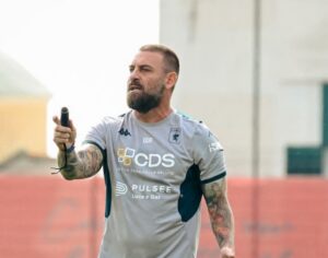 ROMA-GENOA/De Rossi, secondo atto all’Olimpico: stavolta il cuore resta fuori dal campo